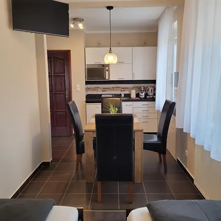 Eplenyi Apartmanhaz Exterior foto