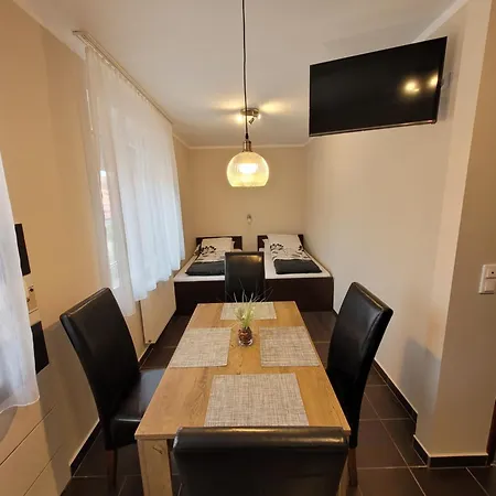 Eplenyi Apartmanhaz Exterior foto