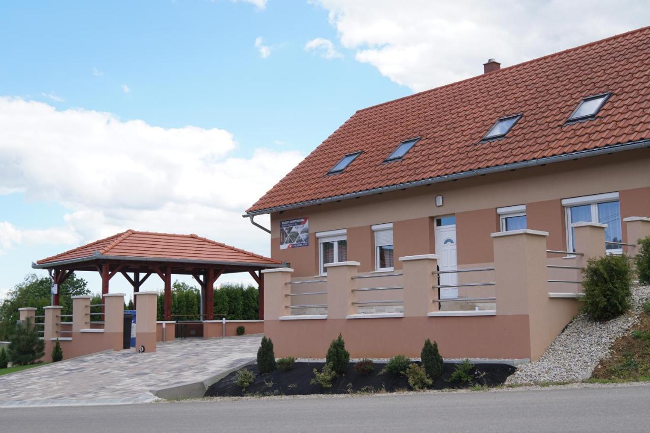 Eplenyi Apartmanhaz Apartment *