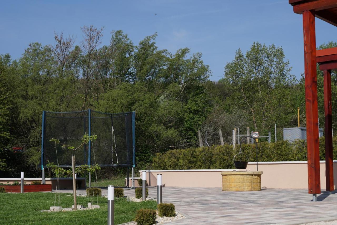 Eplenyi Apartmanhaz