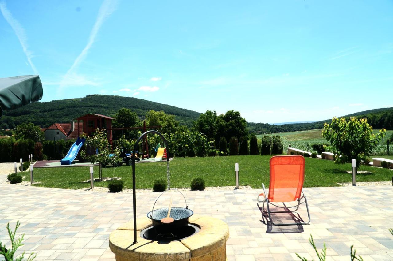 Eplenyi Apartmanhaz *