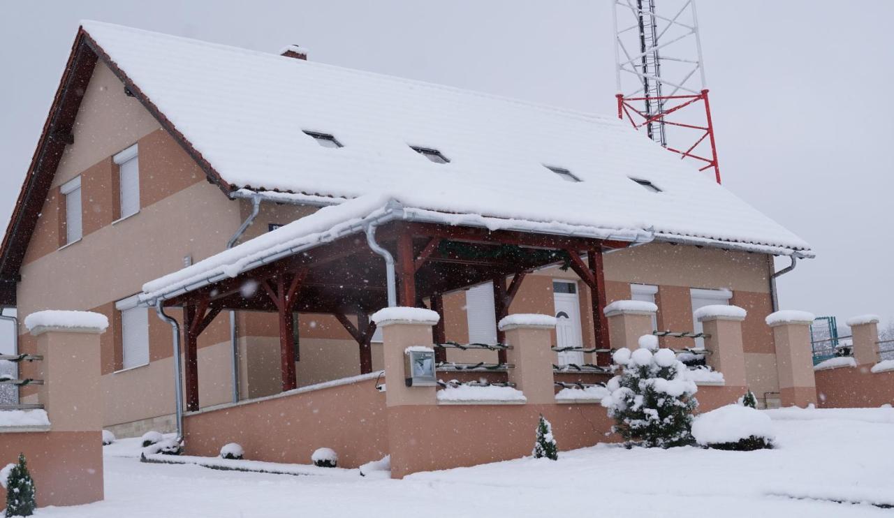 Eplenyi Apartmanhaz * Eplény